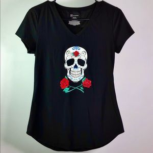 Black Sugar Skull with Roses Shortsleeved T-Shirt.